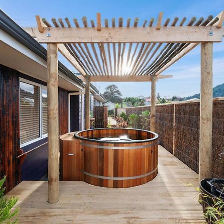The Purple House - Ohakune Home With Spa Pool Buitenkant foto