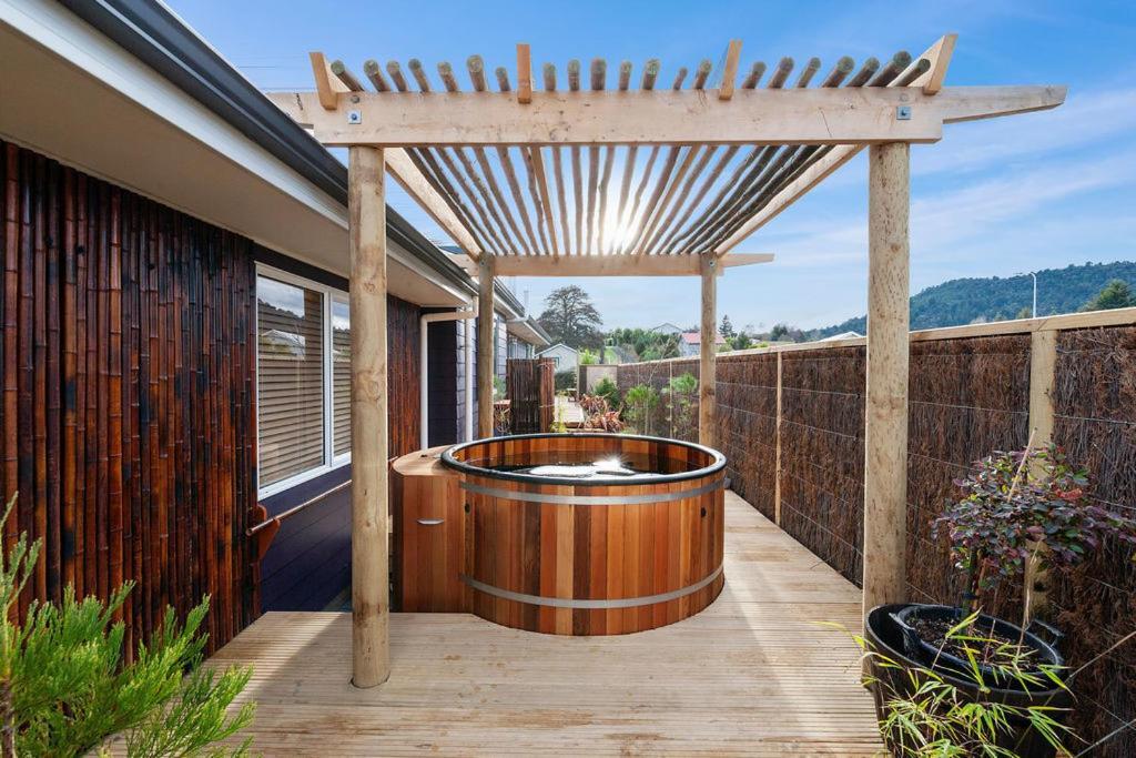 The Purple House - Ohakune Home With Spa Pool Buitenkant foto