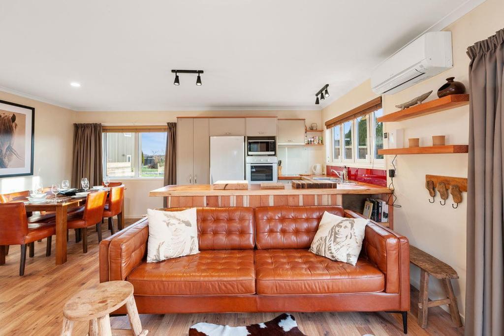 The Purple House - Ohakune Home With Spa Pool Buitenkant foto