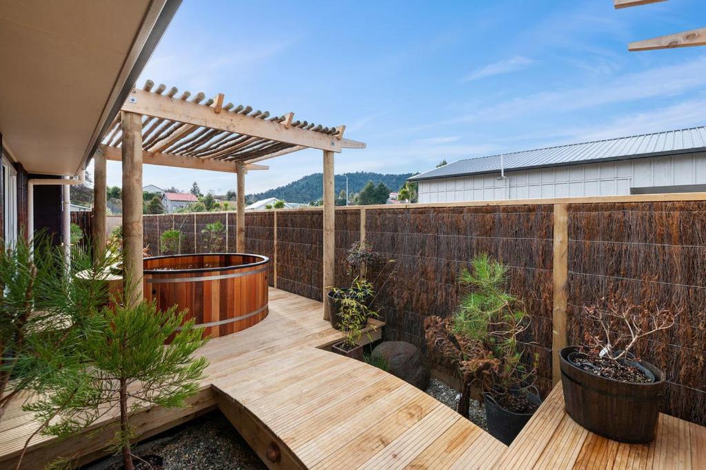 The Purple House - Ohakune Home With Spa Pool Buitenkant foto