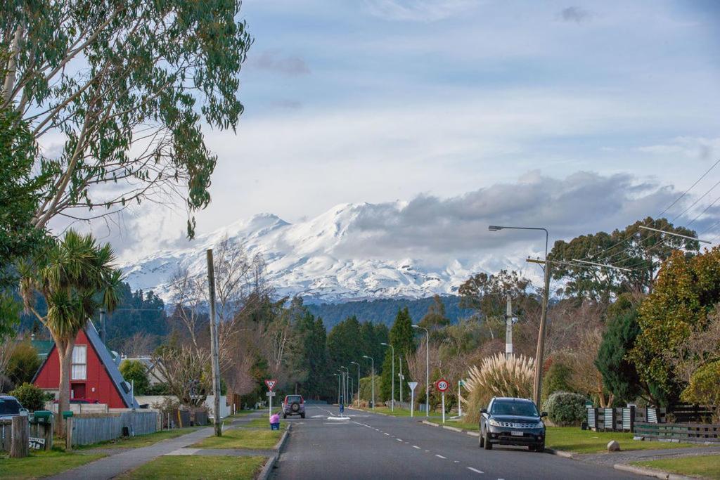 The Purple House - Ohakune Home With Spa Pool Buitenkant foto